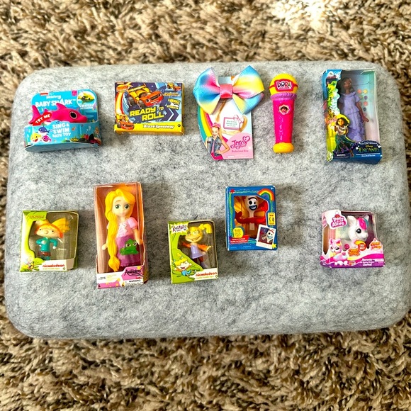10-Piece Mini Brands Toy Lot – Disney, Food, and Collectible Minis – Brand New - Picture 1 of 4